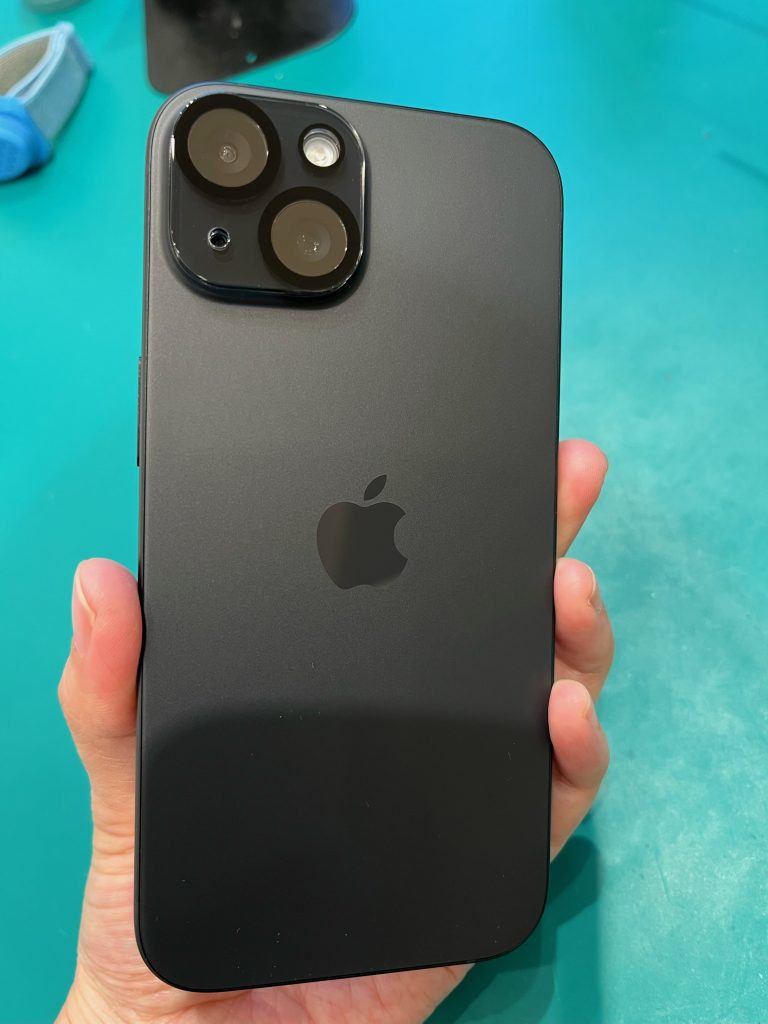 iPhone15レンズカバー