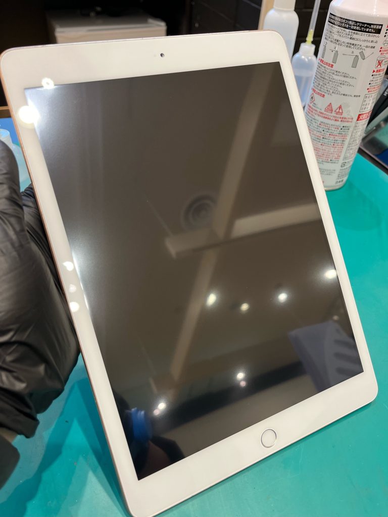 iPad7ホームボタン画面交換修理2