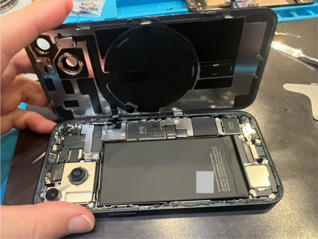 iPhone14背面開封