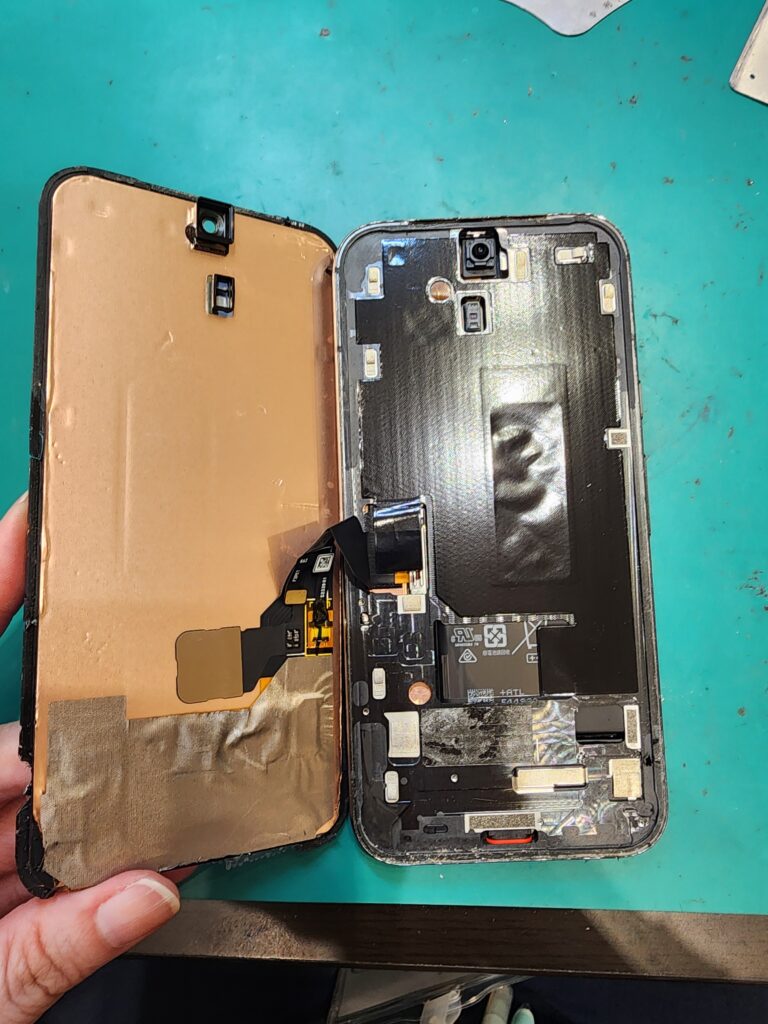 画面を外したGoogle Pixel 8a