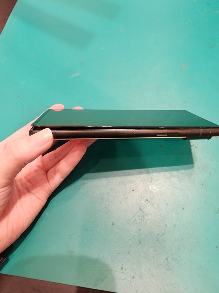 画面が浮いているGoogle Pixel 6