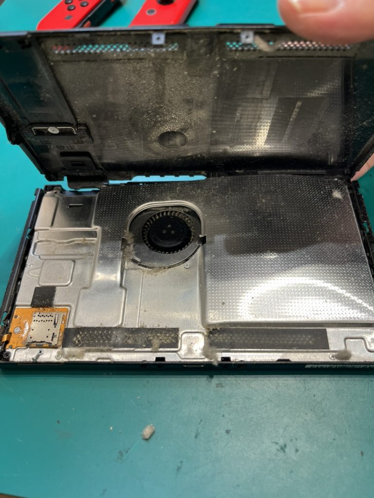 任天堂Switchバッテリー膨らんでいる