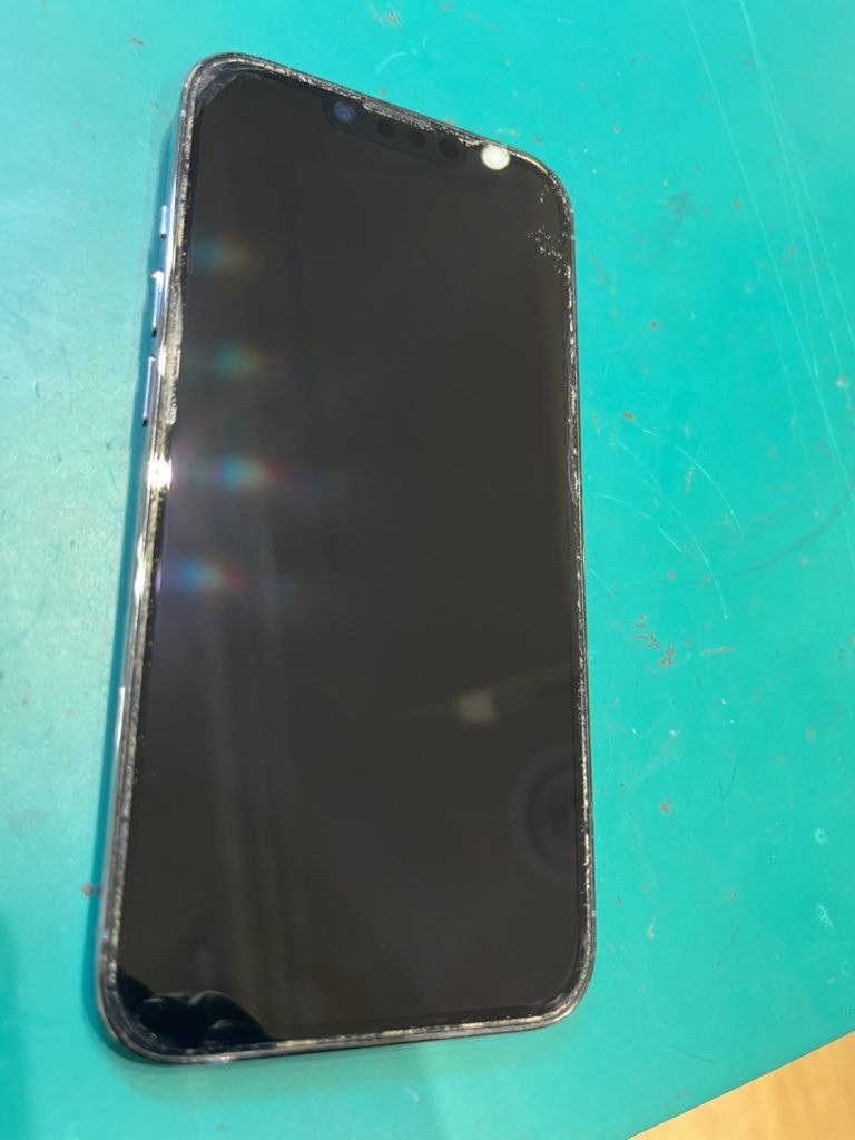 汚いiPhone13