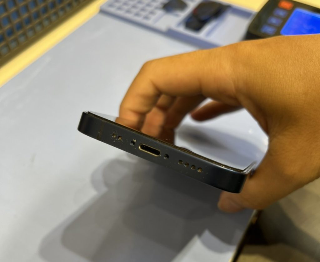 iPhone12miniスピーカー