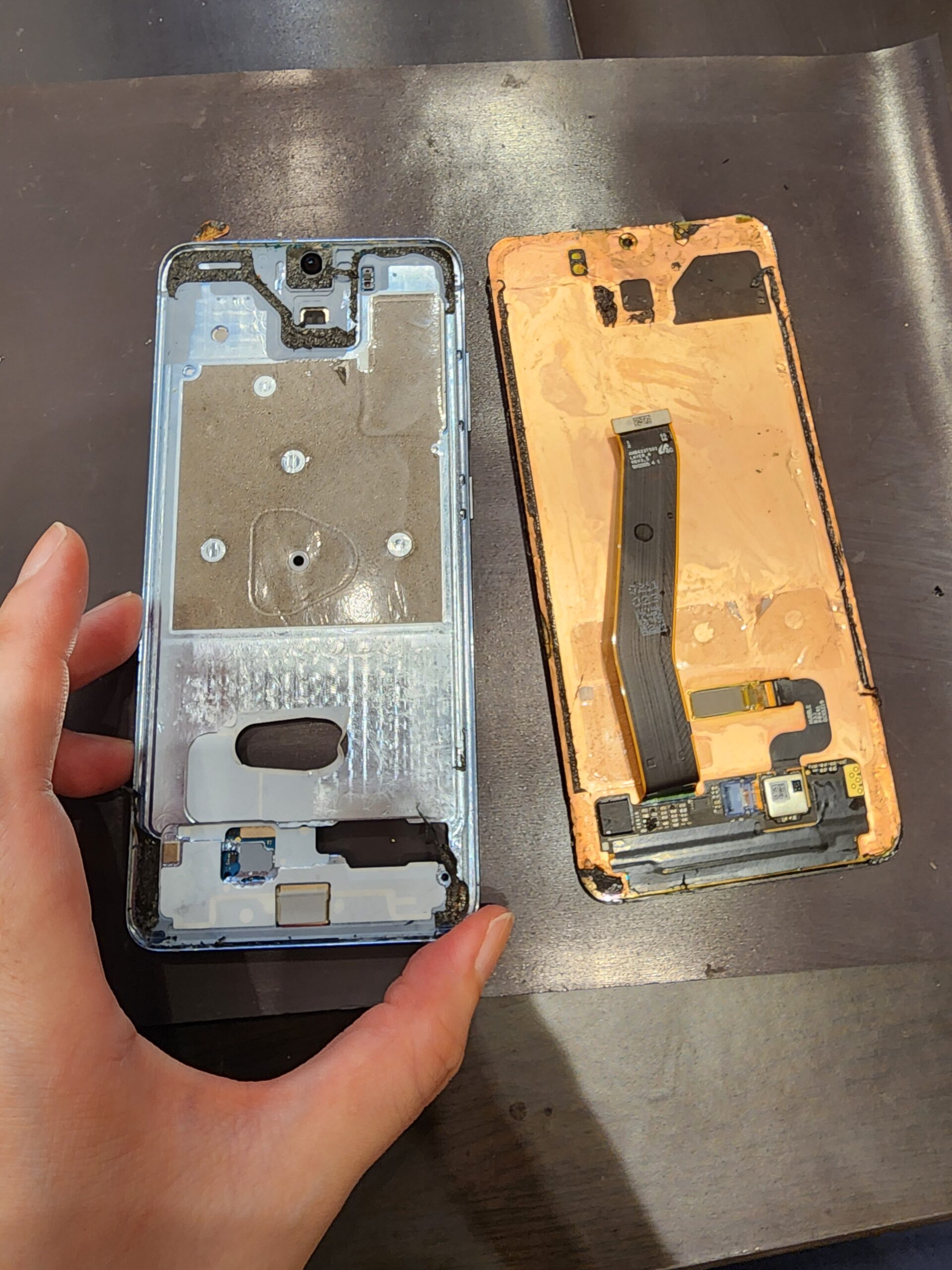【札幌苗穂店】GalaxyS20画面とバッテリー交換【白石区からご来店】