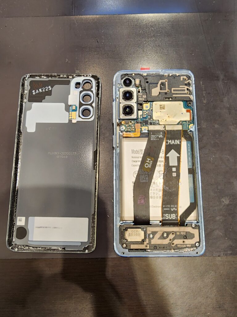 新しい画面とバッテリーを付けたGalaxyS20
