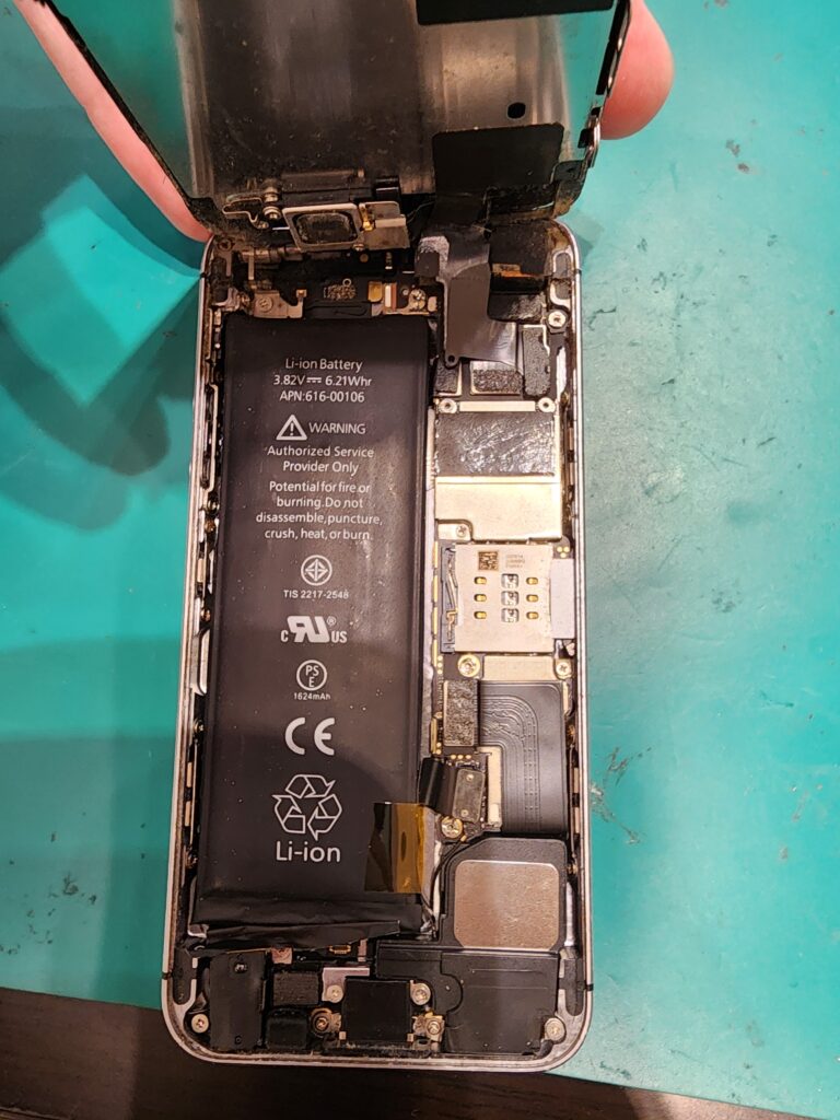画面を開けたiPhone SE