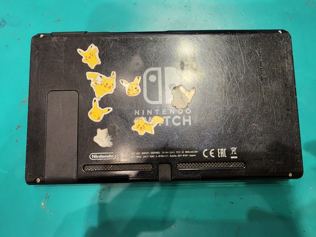 本体を開けたSwitch