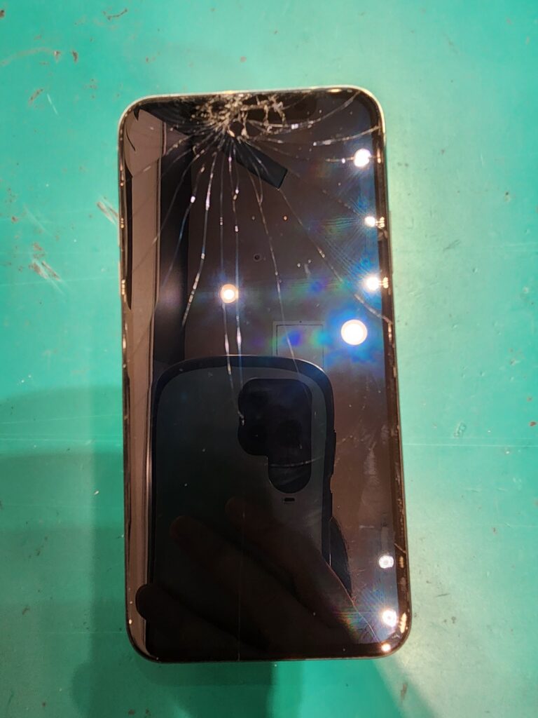 画面が割れたiPhoneX