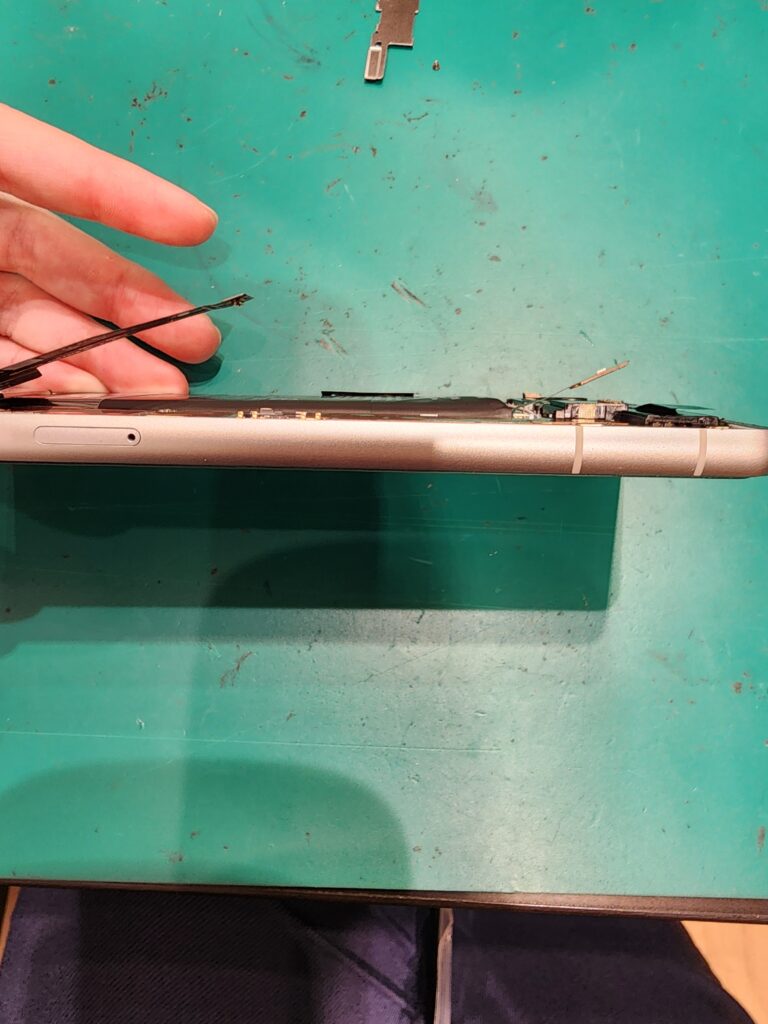 バッテリーが膨張したPixel7a
