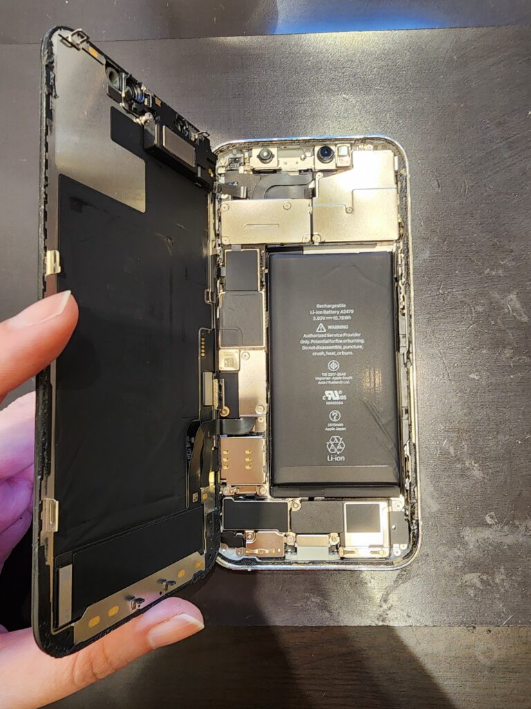 画面を開けたiPhone12Pro