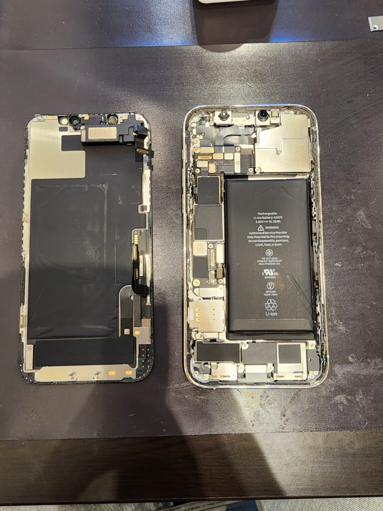 画面を外したiPhone12Pro
