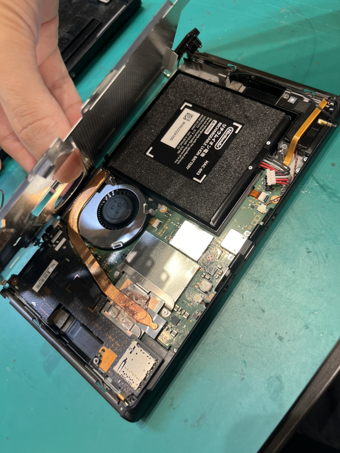 【札幌苗穂店】任天堂switch有機ELの本体レール交換【南区からご来店】