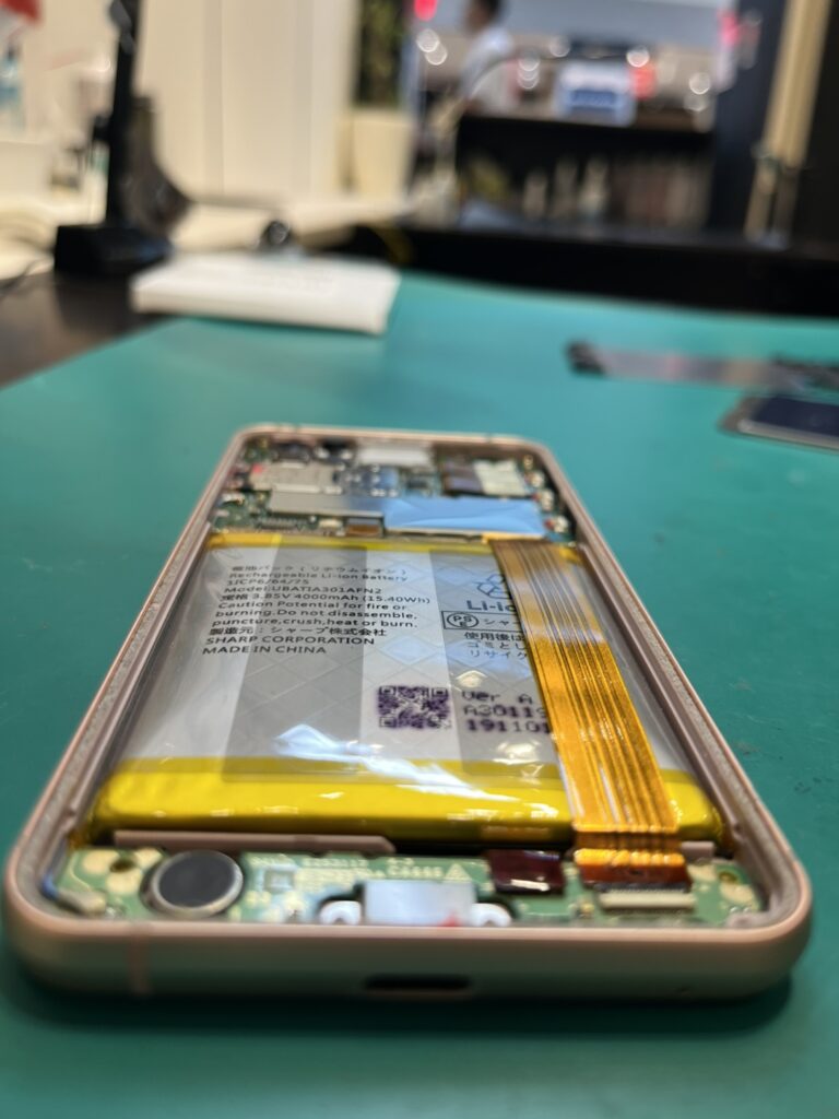 AQUOSsense3バッテリーが膨張