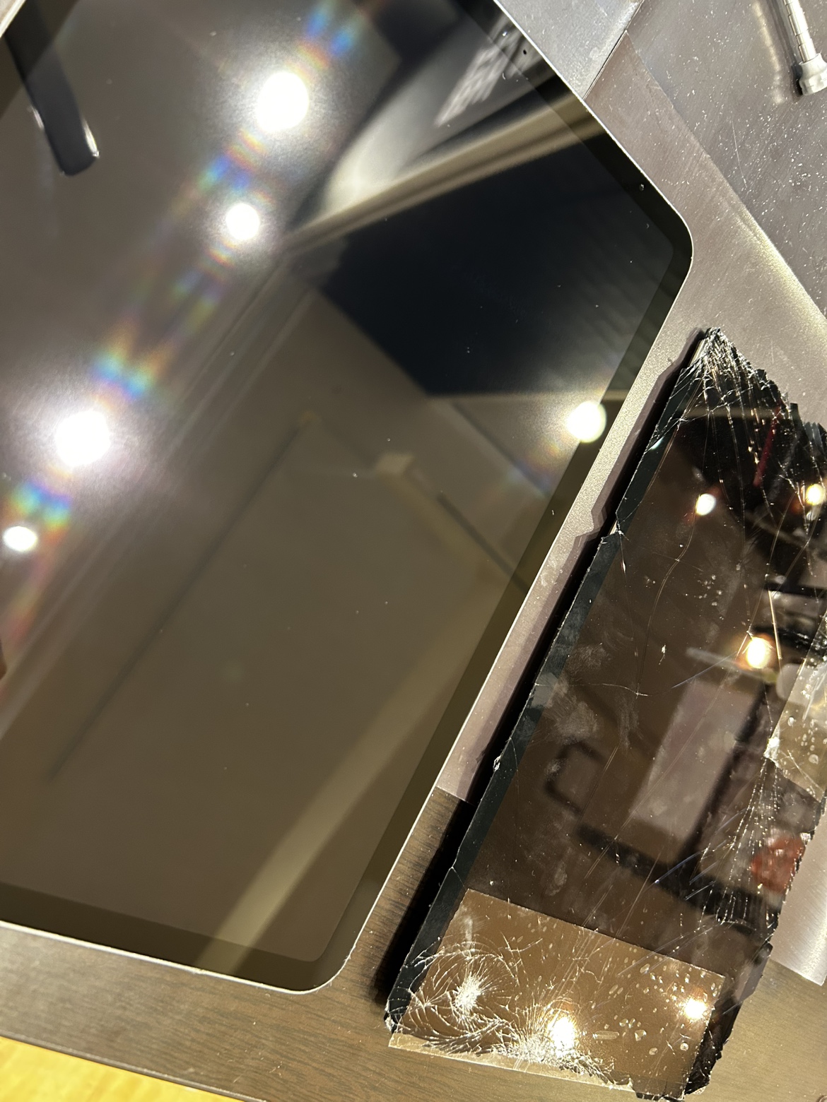 【札幌苗穂店】iPadPro 11inch(第2世代)の画面交換【中央区からご来店】