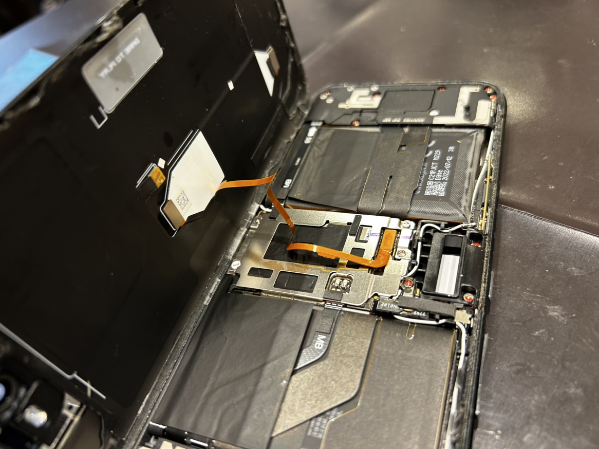 【札幌苗穂】ROG Phone 6のバッテリー交換【岩見沢からのご来店】