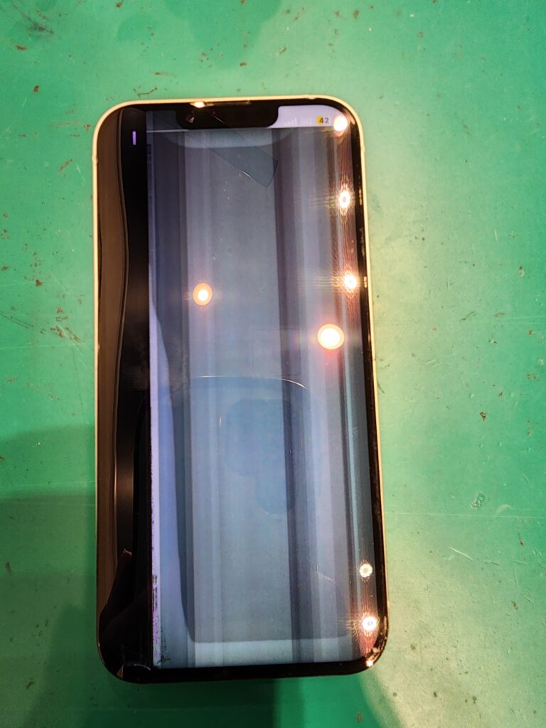 修理前のiPhone14