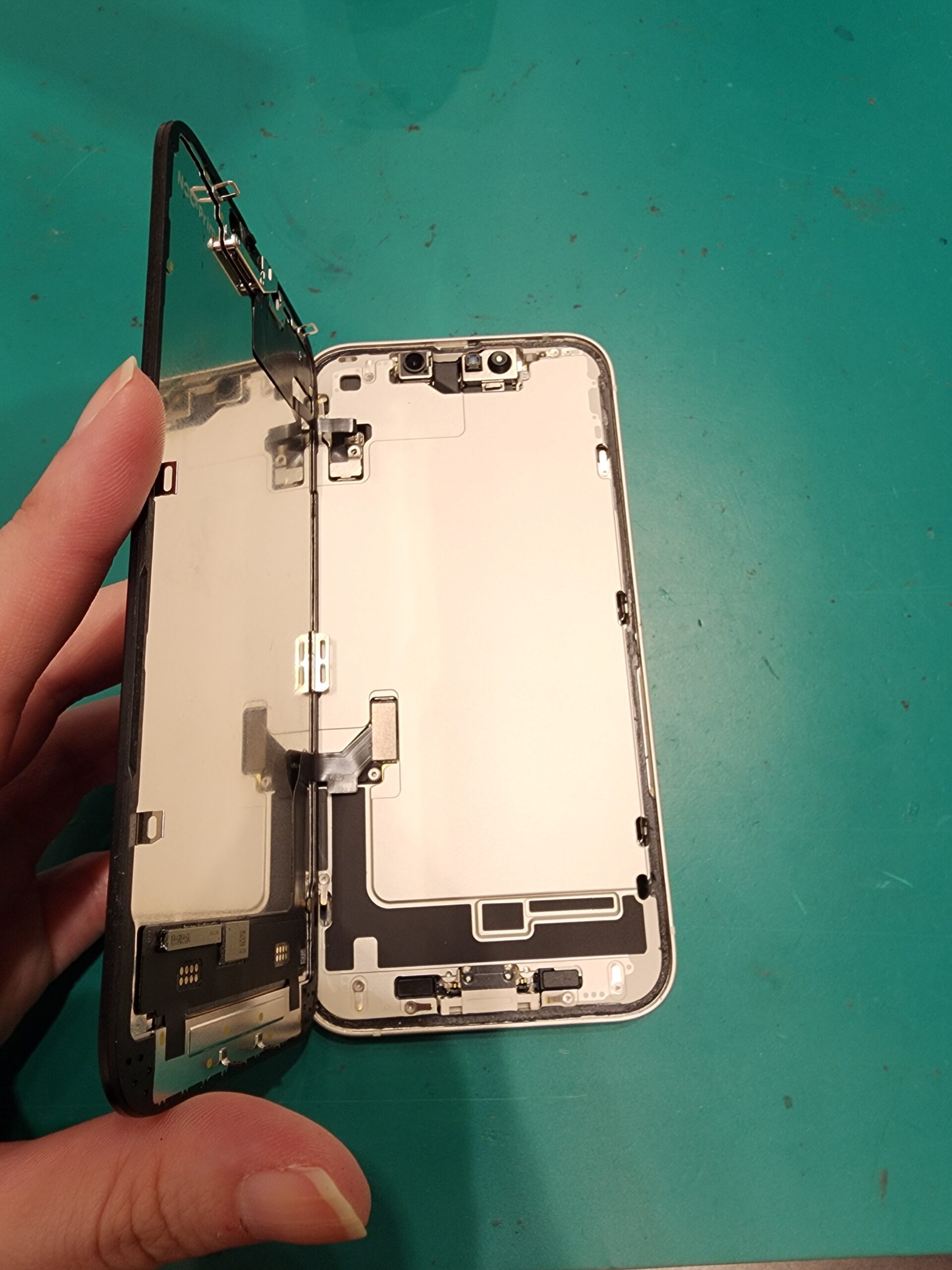 【札幌苗穂店】iPhone 14画面交換【東区からご来店】