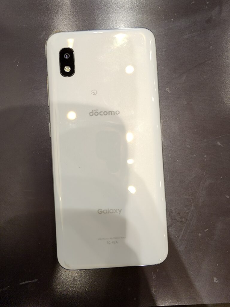 修理前のGalaxyA21(背面)