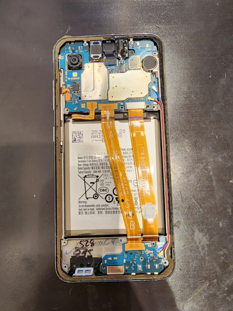 コネクタを外したGalaxyA21