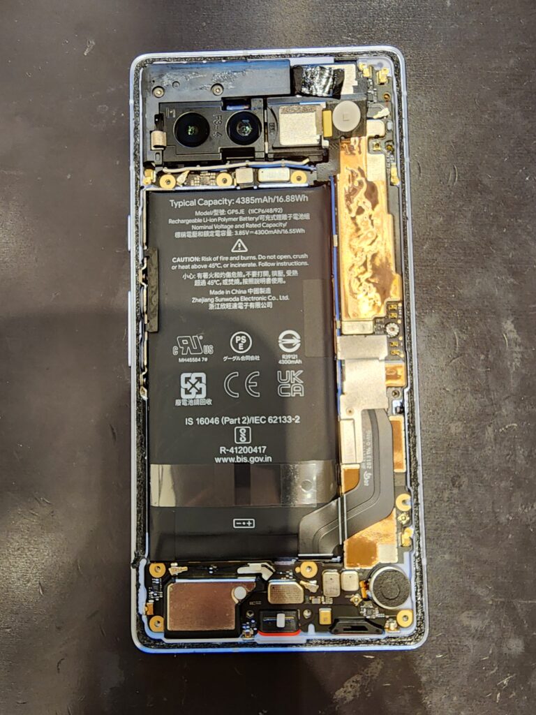 バッテリーを外す前のGooglePixel7a