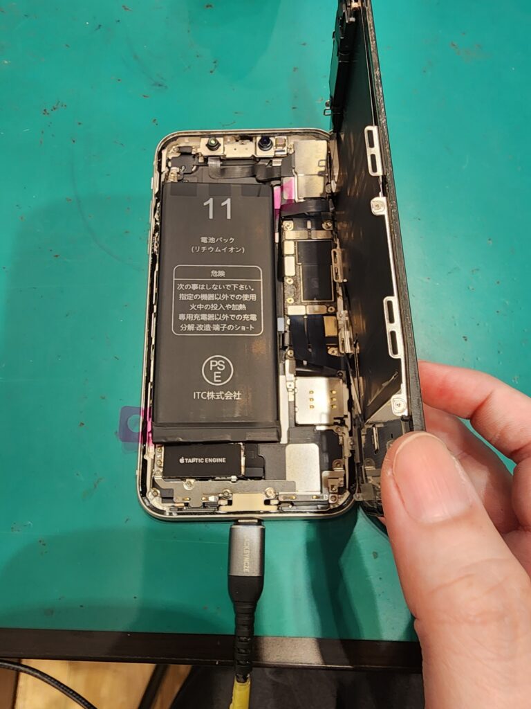 新しいバッテリーをつけてiPhone11