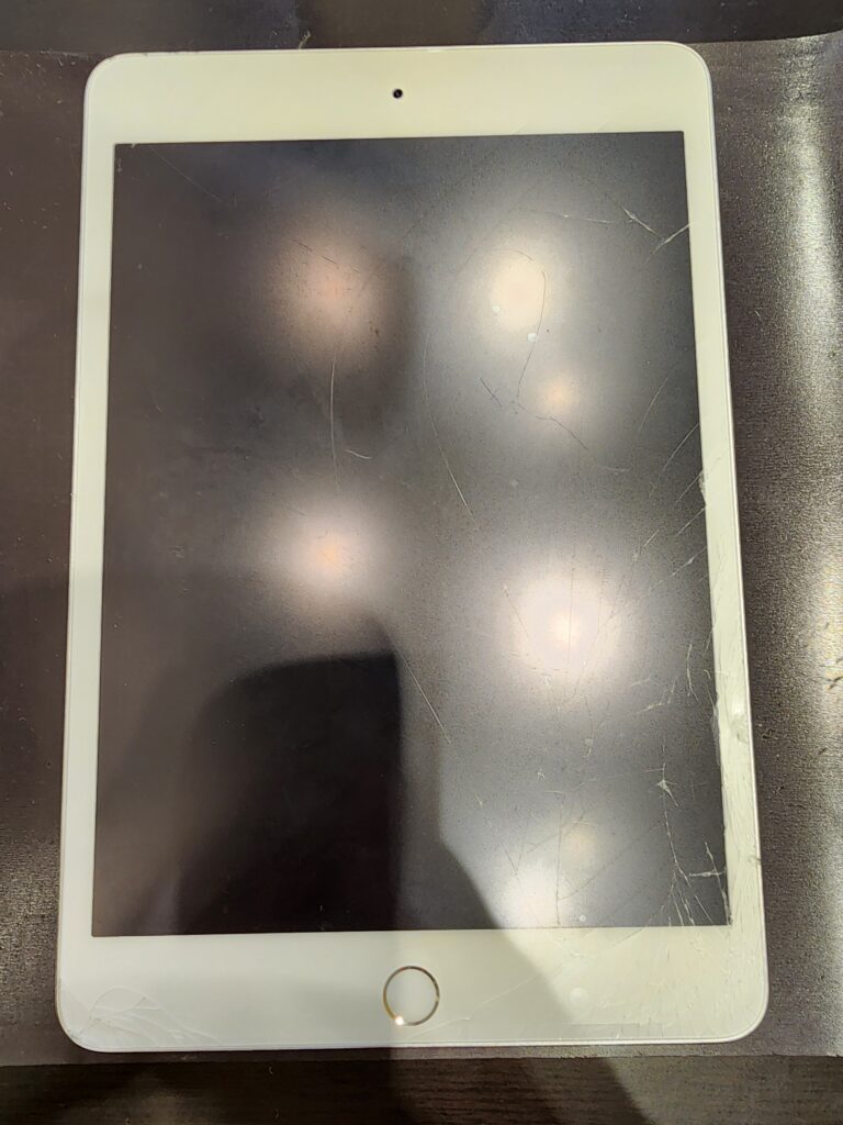 修理前のiPadmini4