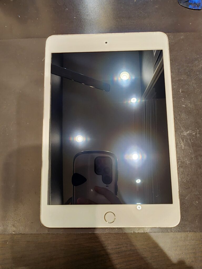 新しい画面に交換したiPadmini4