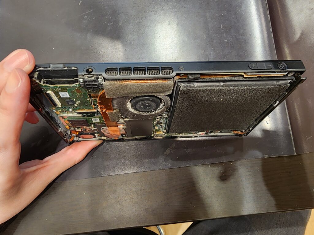 バッテリーが膨張した任天堂switch