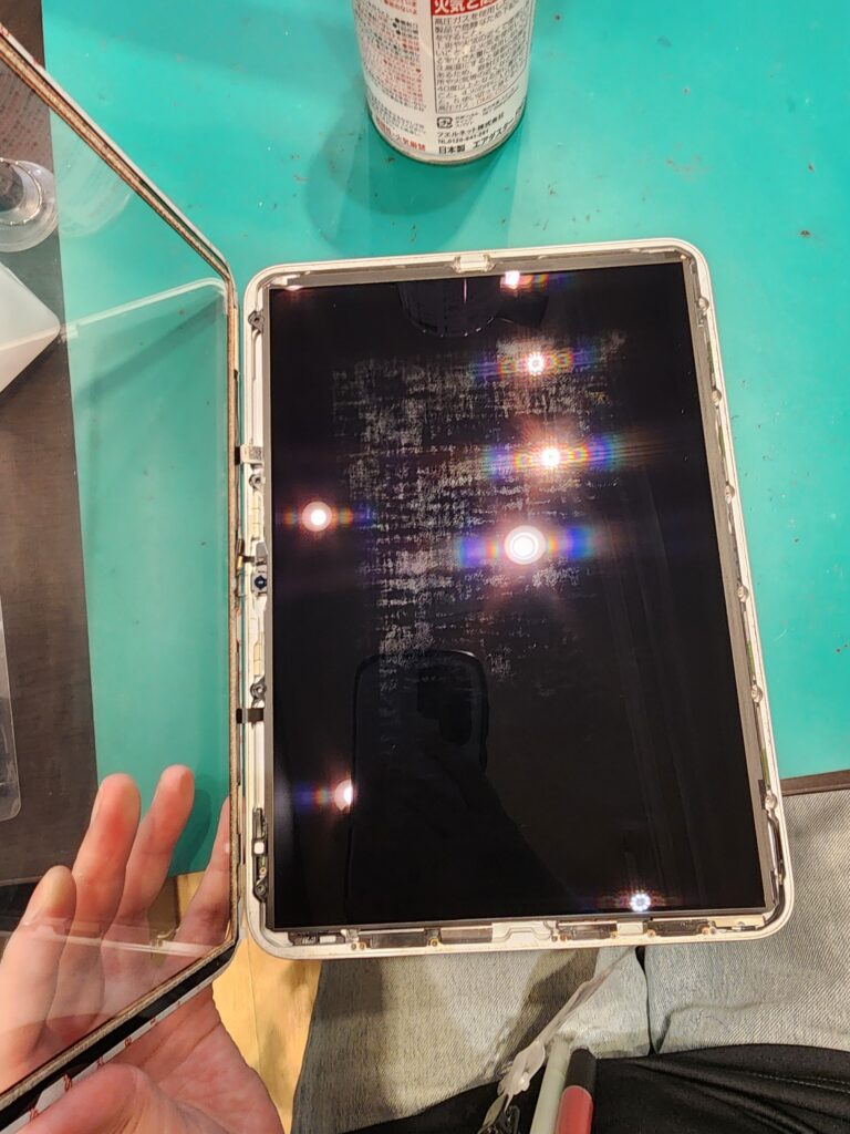 新しいフロントガラスを付けたiPad第10世代