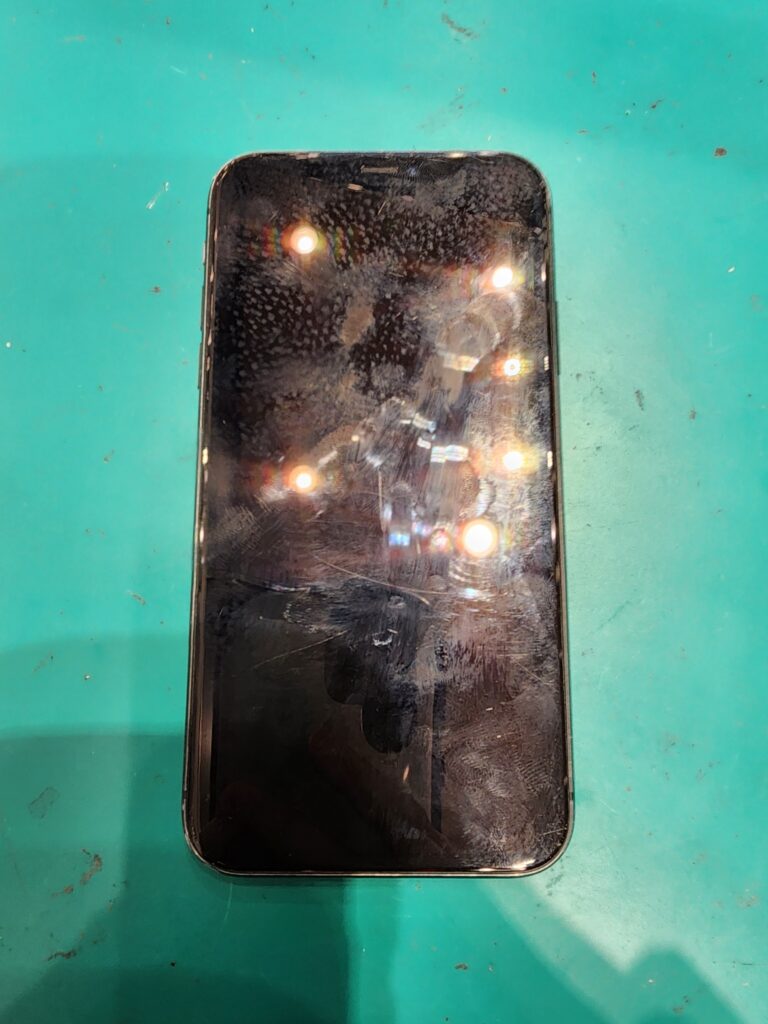 修理前のiPhone11
