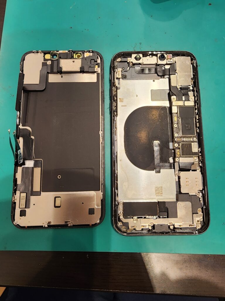 バッテリーを外したiPhone11