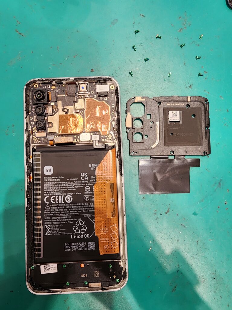 上部のカバーを外したXiaomi Redmi Note10 JE
