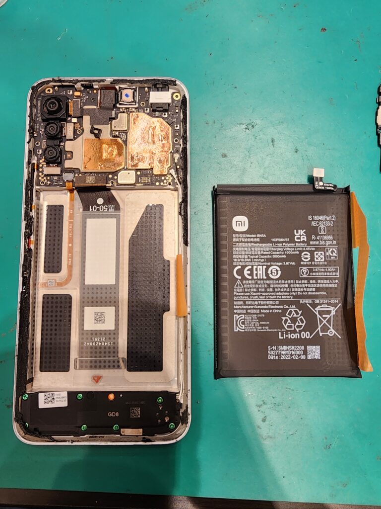 バッテリーを外したXiaomi Redmi Note10 JE
