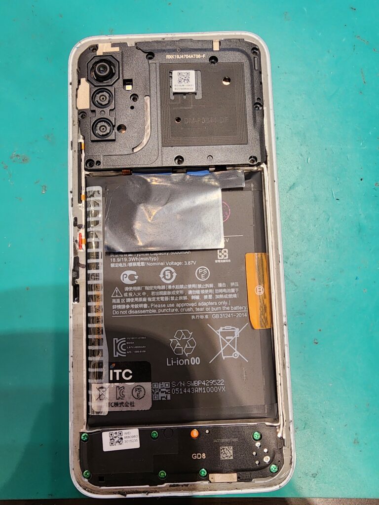 新しいバッテリーをつけたXiaomi Redmi Note10 JE