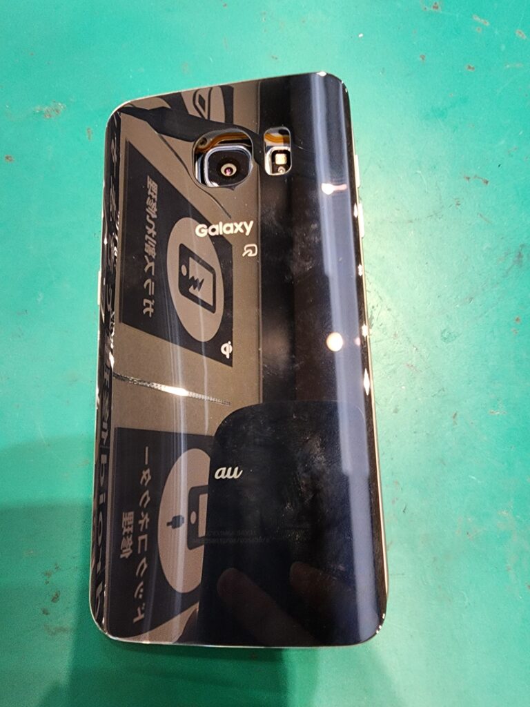 パックパネルを外す前のGalaxyS6edge