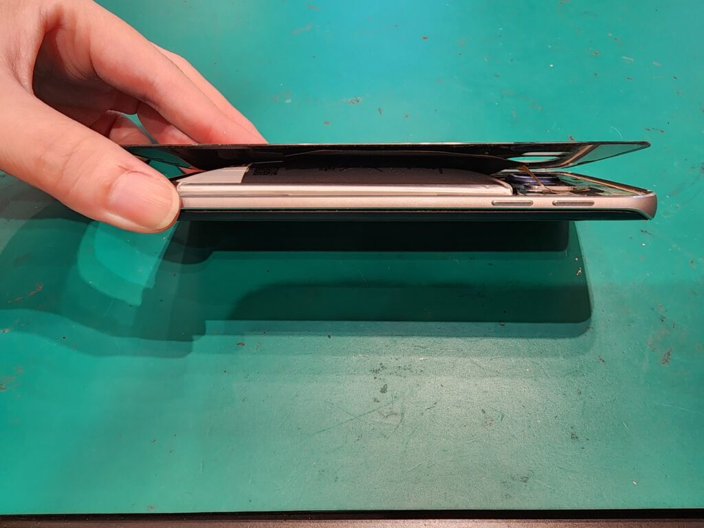 バッテリーが膨張したGalaxyS6edge