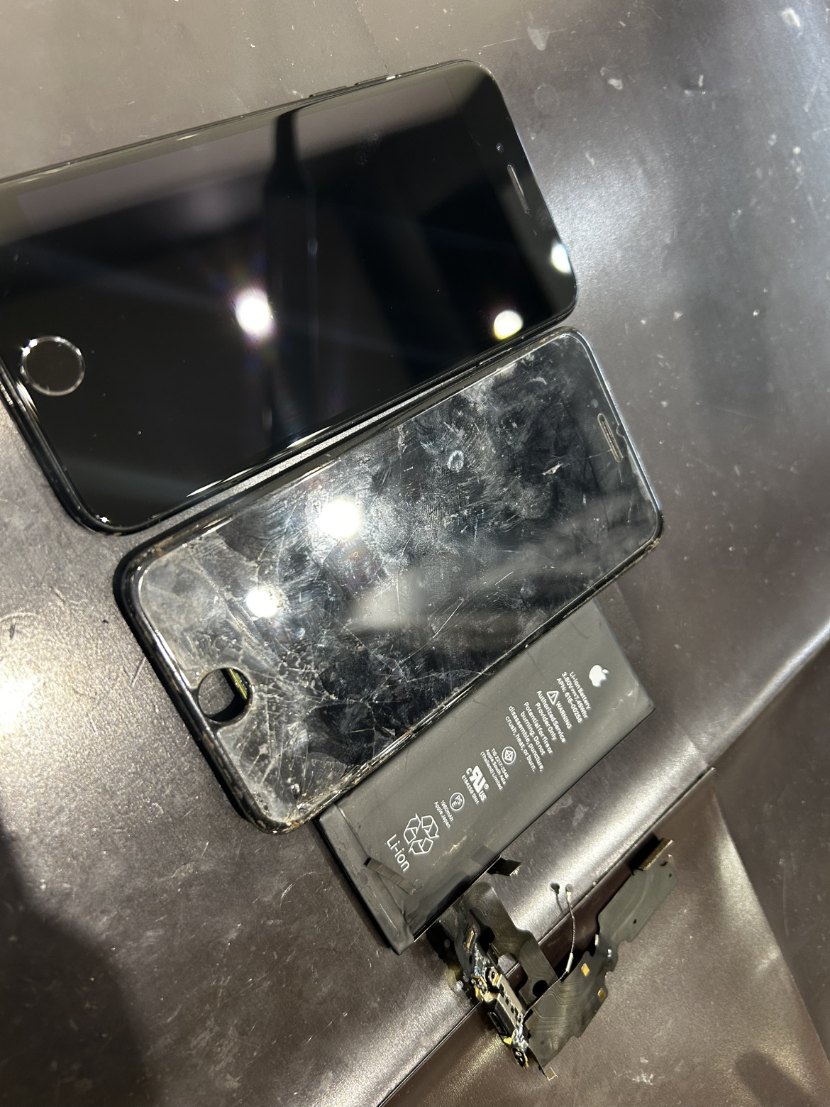 【札幌苗穂店】iPhone７の画面、バッテリー、ドックコネクタ修理【西区からご来店】
