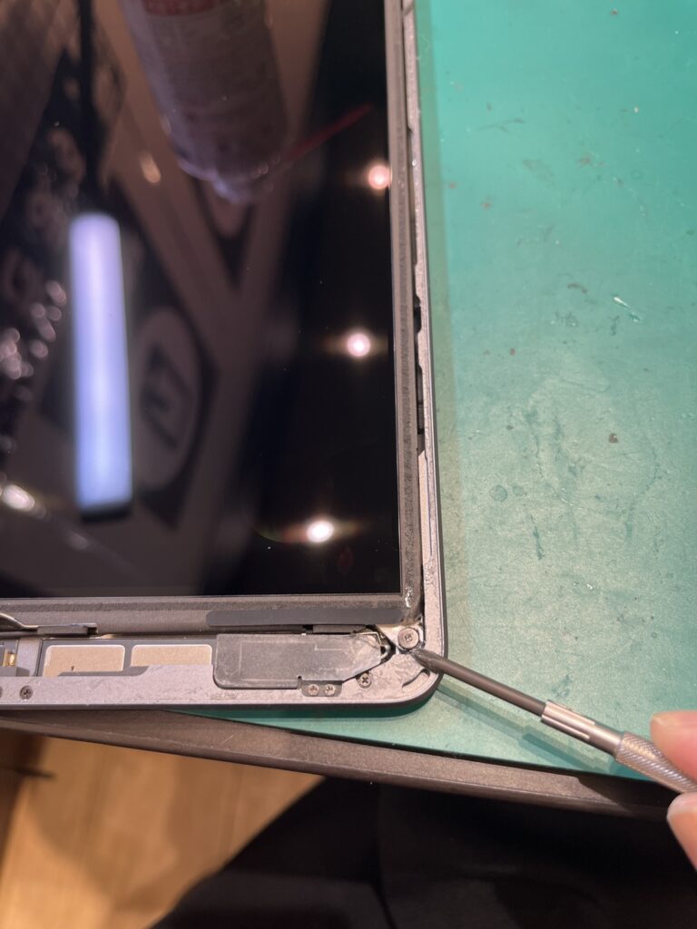 iPad9ネジ