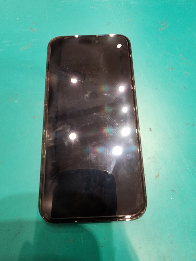 修理前のiPhone14ProMax