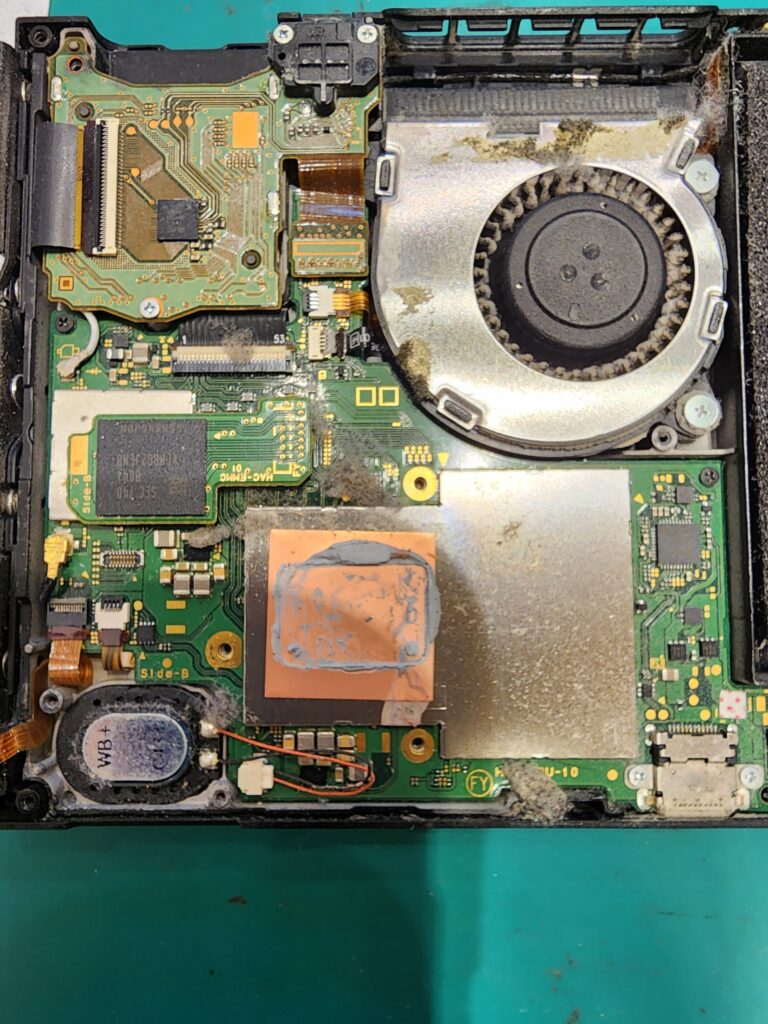 埃まみれの任天堂switch