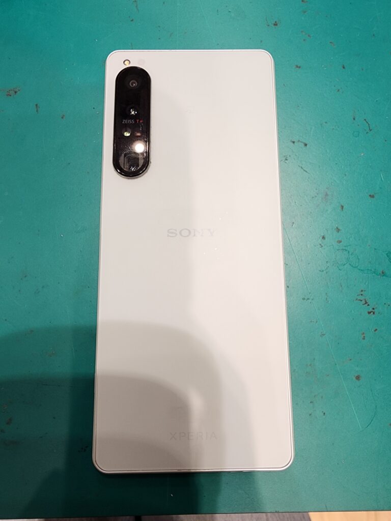 修理前のXperia1Ⅳ