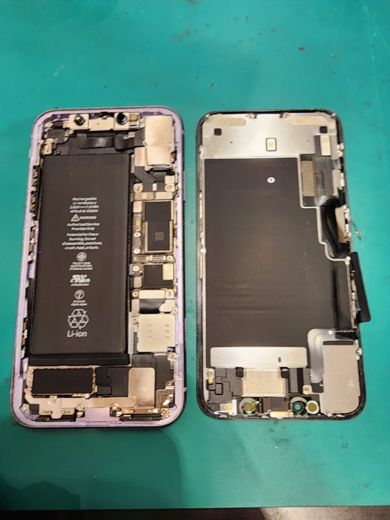 画面を外したiPhone11