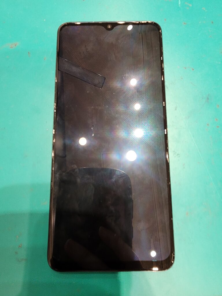 修理前のOPPO A73