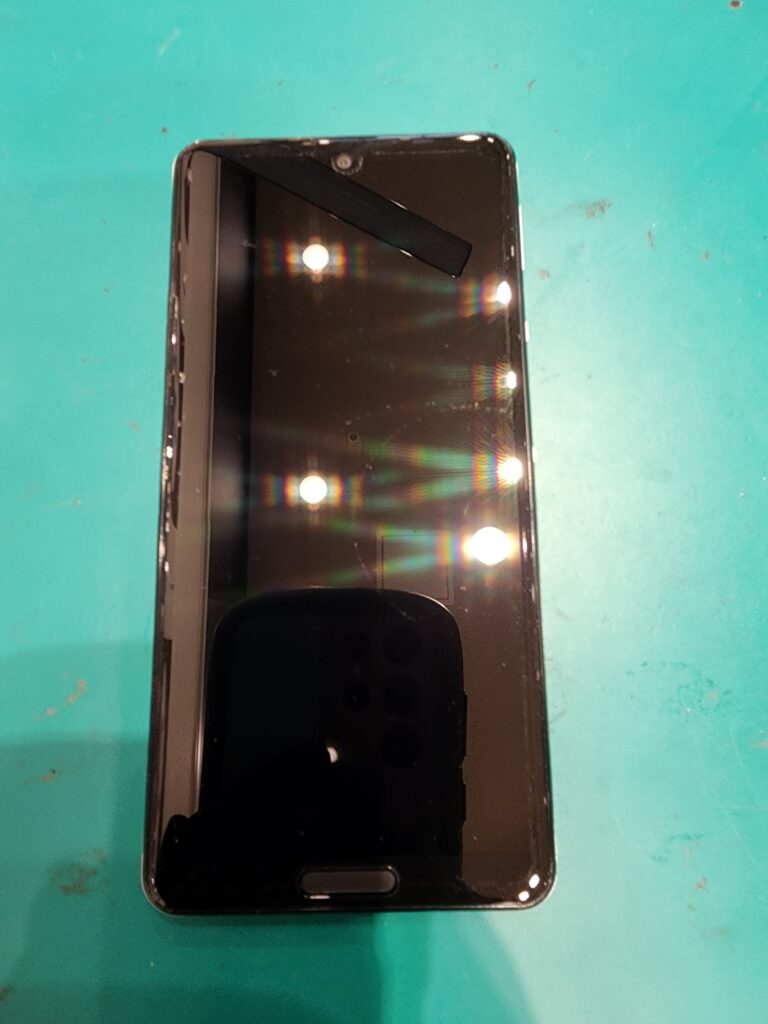 修理前のAQUOS sense5G