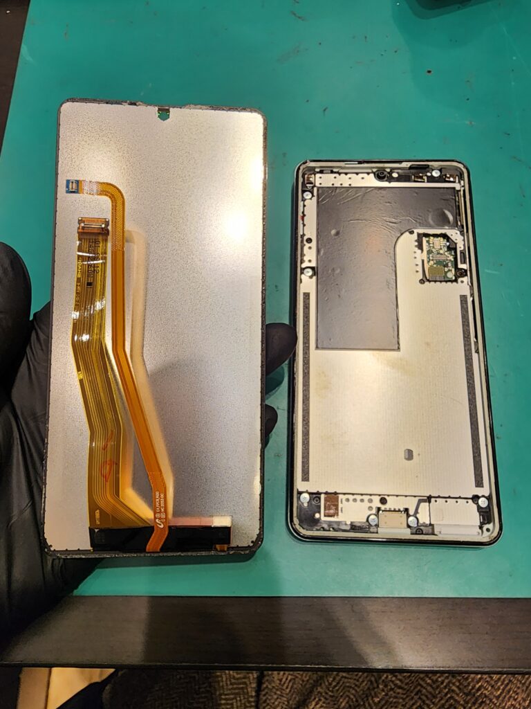 画面を外したAQUOSsense5G