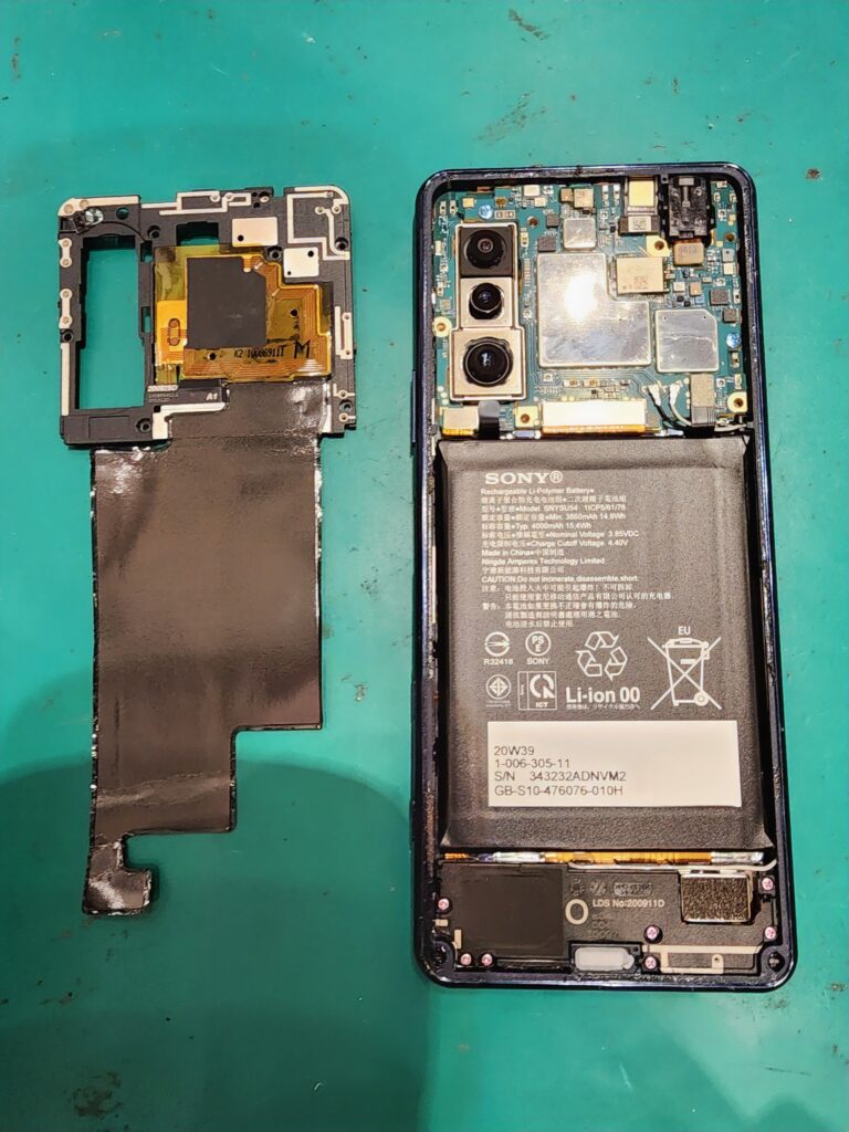 プラスチックカバーを外したXperia5Ⅱ