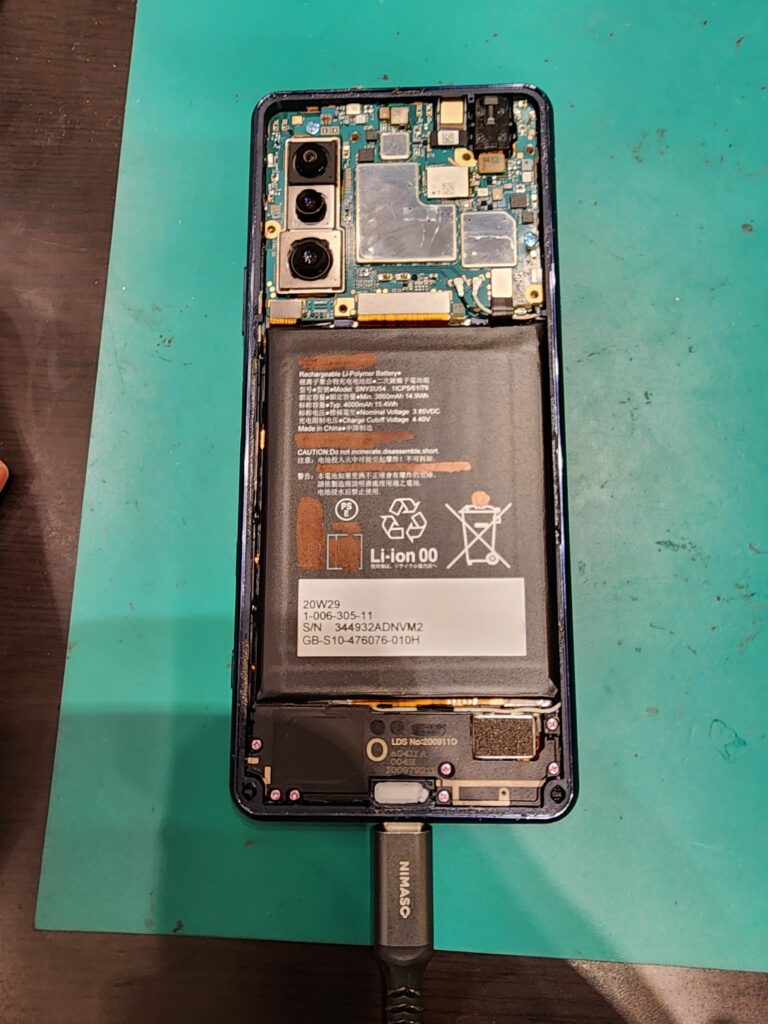 バッテリー仮付け中のXperia5Ⅱ