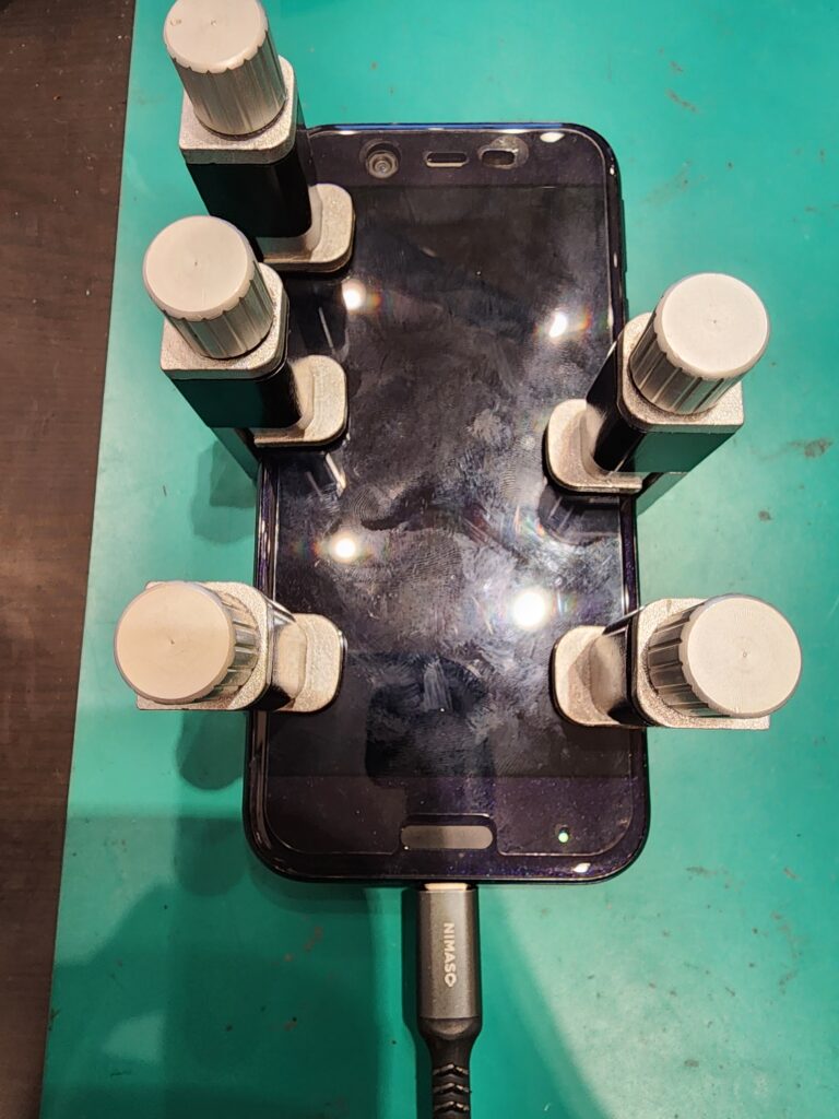 圧着中のAndroidOneX1