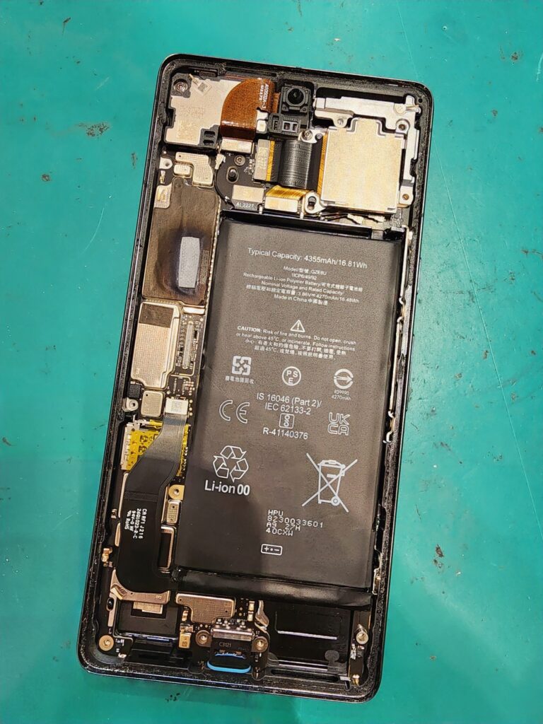 新しいバッテリーをつけたGooglePixel7